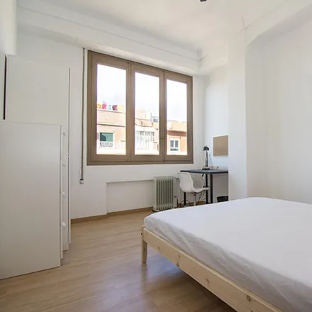 Rent this 5 bed room on Carrer de Sant Vicent Màrtir in 84, 46002 Valencia