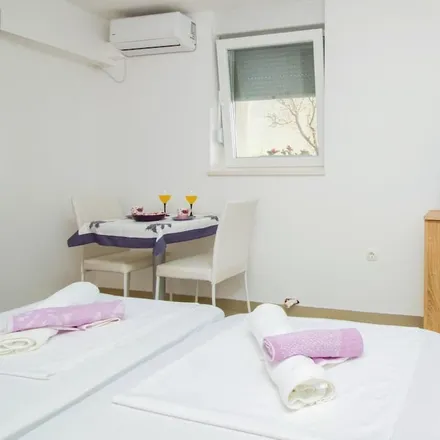 Image 6 - Mali Rat, 21314 Općina Dugi Rat, Croatia - Apartment for rent