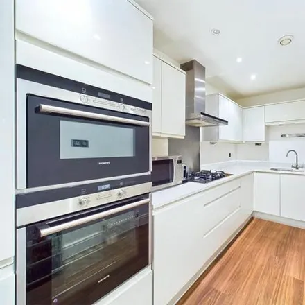 Image 2 - Whitchurch Lane, London, HA8 6RN, United Kingdom - Apartment for sale