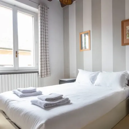 Image 4 - Tasteful 1-bedroom apartment near Isola metro station  Milan 20159 - Apartment for rent