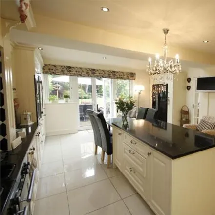 Image 3 - 18 Davenport Road, Heswall, CH60 9LF, United Kingdom - House for sale