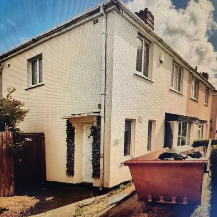 Rent this 3 bed duplex on Bunkers Hill Lane in Bilston, WV14 6JX