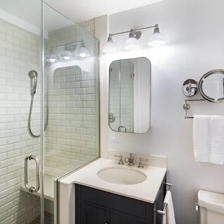 Image 6 - 215 East 73rd Street, New York, NY 10021, USA - Apartment for sale
