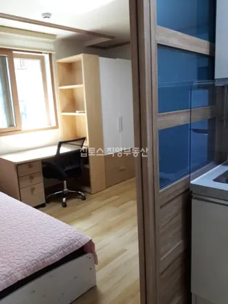 Rent this studio apartment on 서울특별시 관악구 신림동 244-153