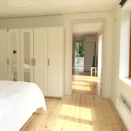 Rent this 3 bed townhouse on Värmdövägen in 139 50 Ängsvik, Sweden