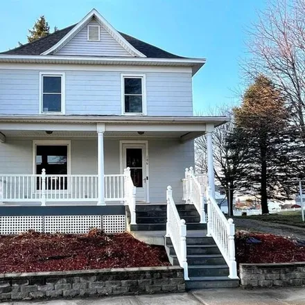 Buy this 3 bed house on 180 East Jefferson Street in Montezuma, IA 50171