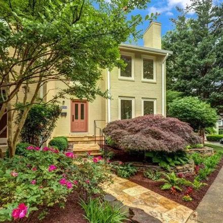 Image 2 - 2032 Chadds Ford Drive, Reston, VA 20191, USA - House for sale