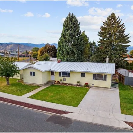 Buy this 4 bed house on 3301 8th Drive in Baker City, OR 97814