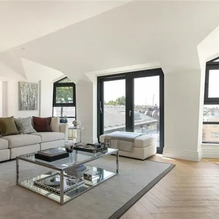 Rent this 3 bed house on 50 Kensington Gardens Square in London, W2 4UH