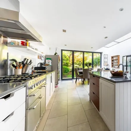 Rent this 4 bed house on 1 Radnor Road in Brondesbury Park, London