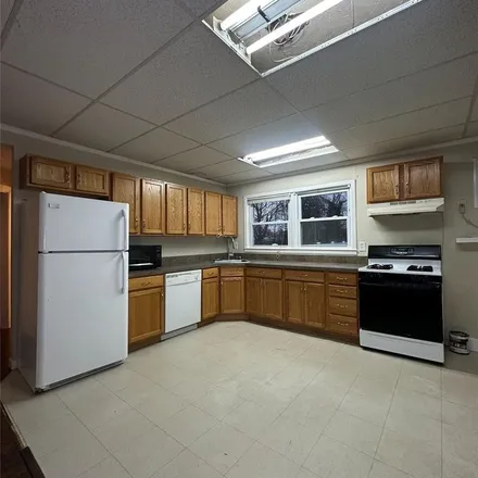 Rent this 3 bed apartment on 21 Lincoln Avenue in Islip Terrace, Islip