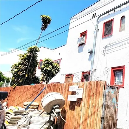 Buy this studio townhouse on 113 South Mathews Street in Los Angeles, CA 90033