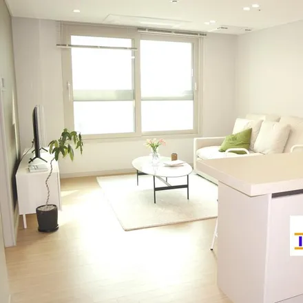 Rent this 2 bed apartment on Haengdang-ro 5-gil in Geumho 1(il)-ga-dong, Seoul