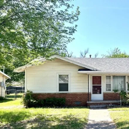 Buy this 2 bed house on 1499 North B Street in Arkansas City, KS 67005