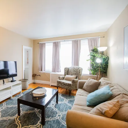 Image 1 - 90 Kilsyth Road, Boston, MA 02447, USA - Apartment for rent