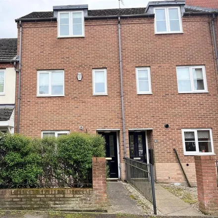 Rent this 3 bed townhouse on Spruce Road in Nuneaton, CV10 0LN