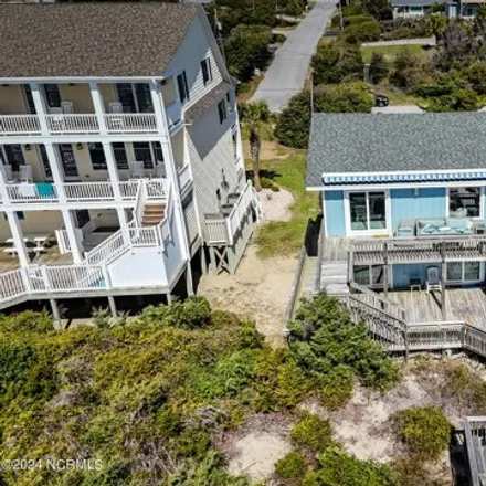 Image 2 - 4791 Ocean Drive, Emerald Isle, NC 28594, USA - House for sale