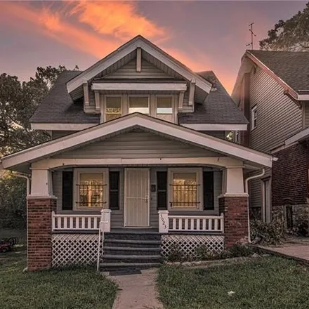 Buy this 2 bed house on 3933 Chestnut Avenue in Kansas City, MO 64130