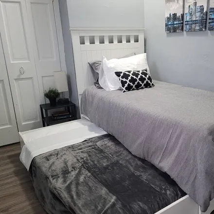 Rent this 3 bed apartment on Ypsilanti in MI, 48197