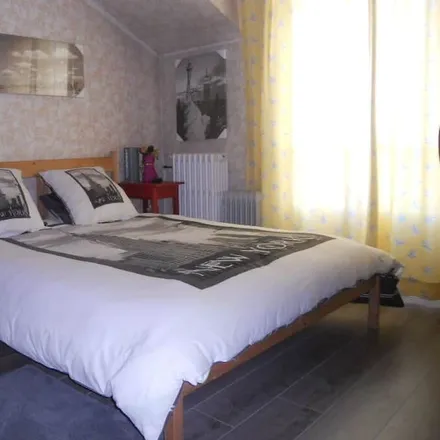 Rent this 2 bed apartment on 78420 Carrières-sur-Seine