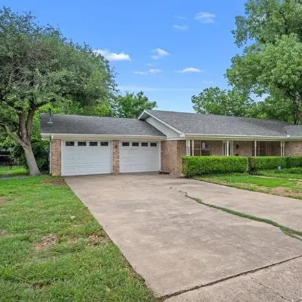 Image 2 - 1649 Pecan Street, Georgetown, TX 78626, USA - House for sale