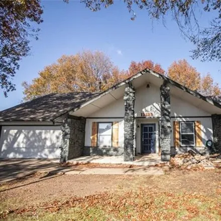 Buy this 3 bed house on 13901 East 40th Street in Tulsa, OK 74134