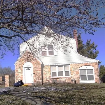 Buy this 3 bed house on 1134 East 77th Street in Kansas City, MO 64131