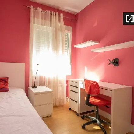 Rent this 3 bed room on Madrid in Farmacia - Calle Garci-nuño 31, Calle de Garci-Nuño