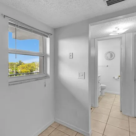 Image 2 - 220 26th Avenue Northeast, Boynton Beach, FL 33435, USA - Apartment for rent
