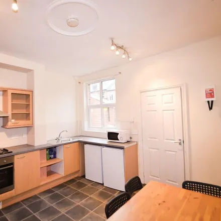 Rent this 4 bed townhouse on 319 Ecclesall Road in Sheffield, S11 8PE