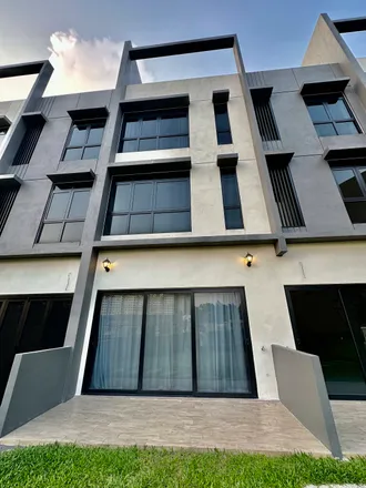 Rent this 3 bed apartment on Dewan Serbaguna Bukit Serdang in Jalan Cemara 1, Bukit Serdang