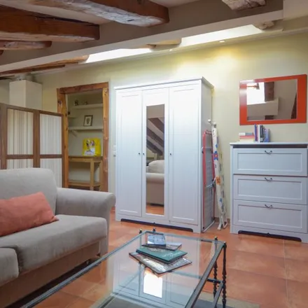 Rent this studio apartment on Madrid in Calle del Correo, 2