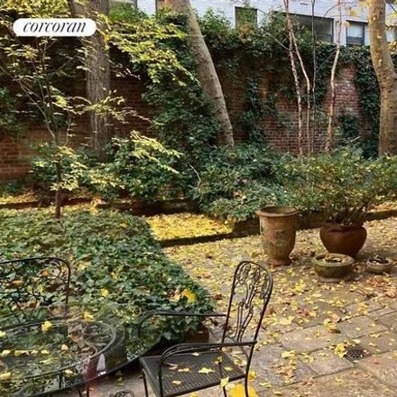 Image 7 - 419 East 50th Street, New York, NY 10022, USA - Townhouse for sale