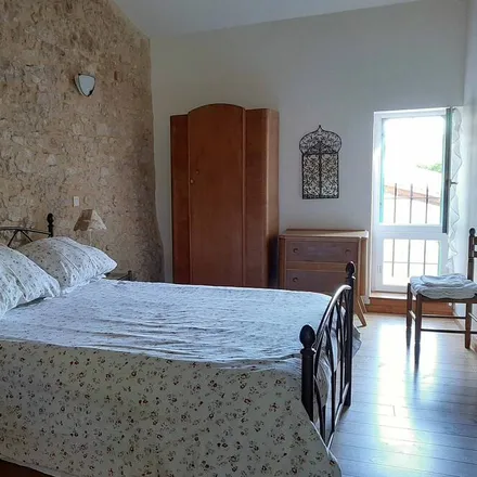 Rent this 3 bed house on En Rouire in 11320 Les Cassés, France