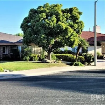 Buy this 3 bed house on 1802 Montgomery Lane in Delano, CA 93215