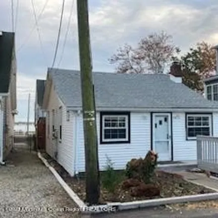 Rent this 4 bed house on 738 Buchanan Street in Toms River, NJ 08753