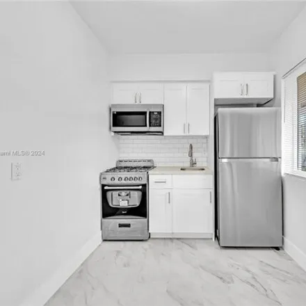 Image 4 - 1859 Funston Street, Hollywood, FL 33020, USA - Apartment for rent