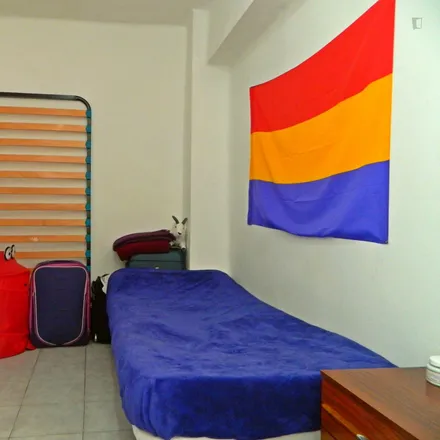 Rent this 3 bed room on Autoescuela Sorolla in Carrer del Doctor Manuel Candela, 46021 Valencia