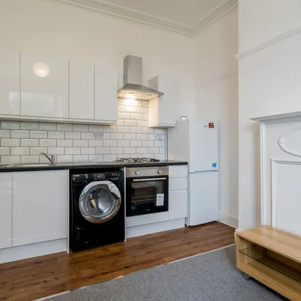 Rent this 2 bed apartment on Leeds University G in Woodhouse Lane, Leeds