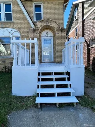 Buy this 3 bed house on 399 East Pasadena Avenue in Flint, MI 48505