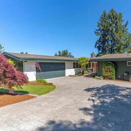 Buy this 6 bed house on 515 Juneau Drive Southeast in Salem, OR 97302