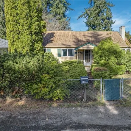 Buy this 4 bed house on 528 North 100th Street in Seattle, WA 98133