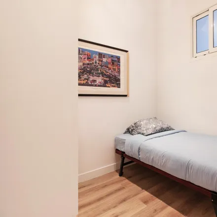Rent this 2 bed apartment on Carrer de Londres in 17, 08001 Barcelona