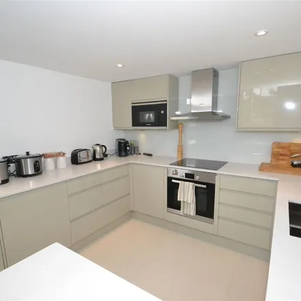 Image 5 - 55 Southey Road, London, SW19 1PP, United Kingdom - Apartment for rent
