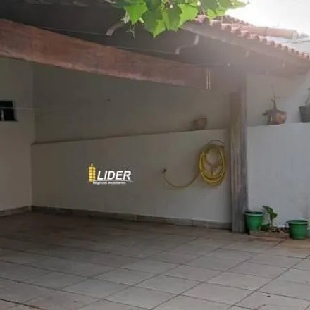 Buy this 3 bed house on Rua Jerônima Lucas Barros in Segismundo Pereira, Uberlândia - MG