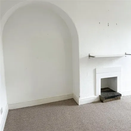 Image 3 - Upper George Street, Huddersfield, HD1 4AW, United Kingdom - Apartment for rent