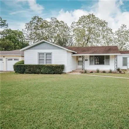 Buy this 3 bed house on 1903 Austin Ave in Victoria, Texas