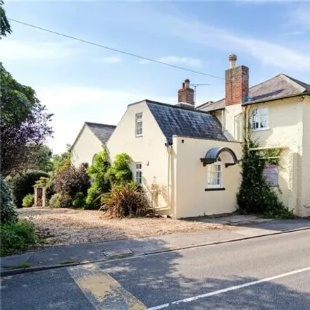 Image 6 - Salisbury Road, Winkton, BH23 7AP, United Kingdom - House for sale