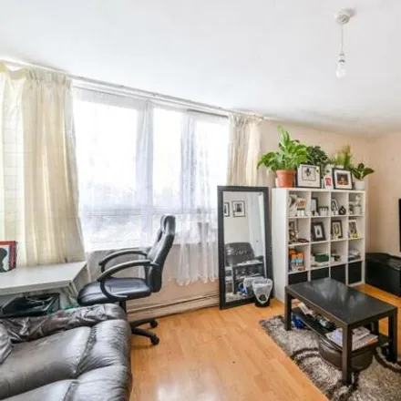 Buy this 3 bed apartment on Regents Court (45-134) in Regent's Canal towpath, De Beauvoir Town