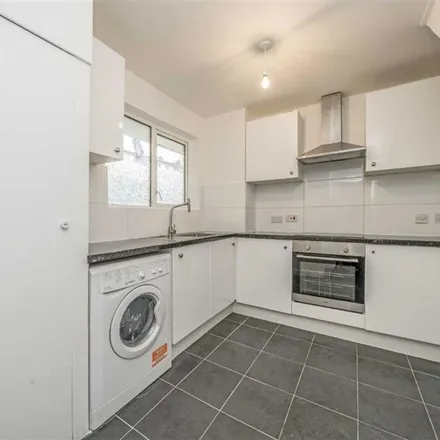 Rent this 3 bed apartment on Shaftsbury Court in Shaftesbury Street, London